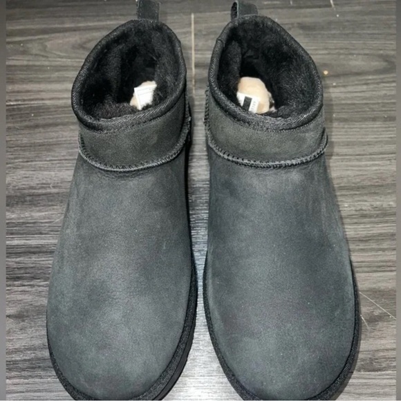 Ugg Classic Ultra Mini Boot, Black, Men’s Size 12, great condition - Picture 3 of 6